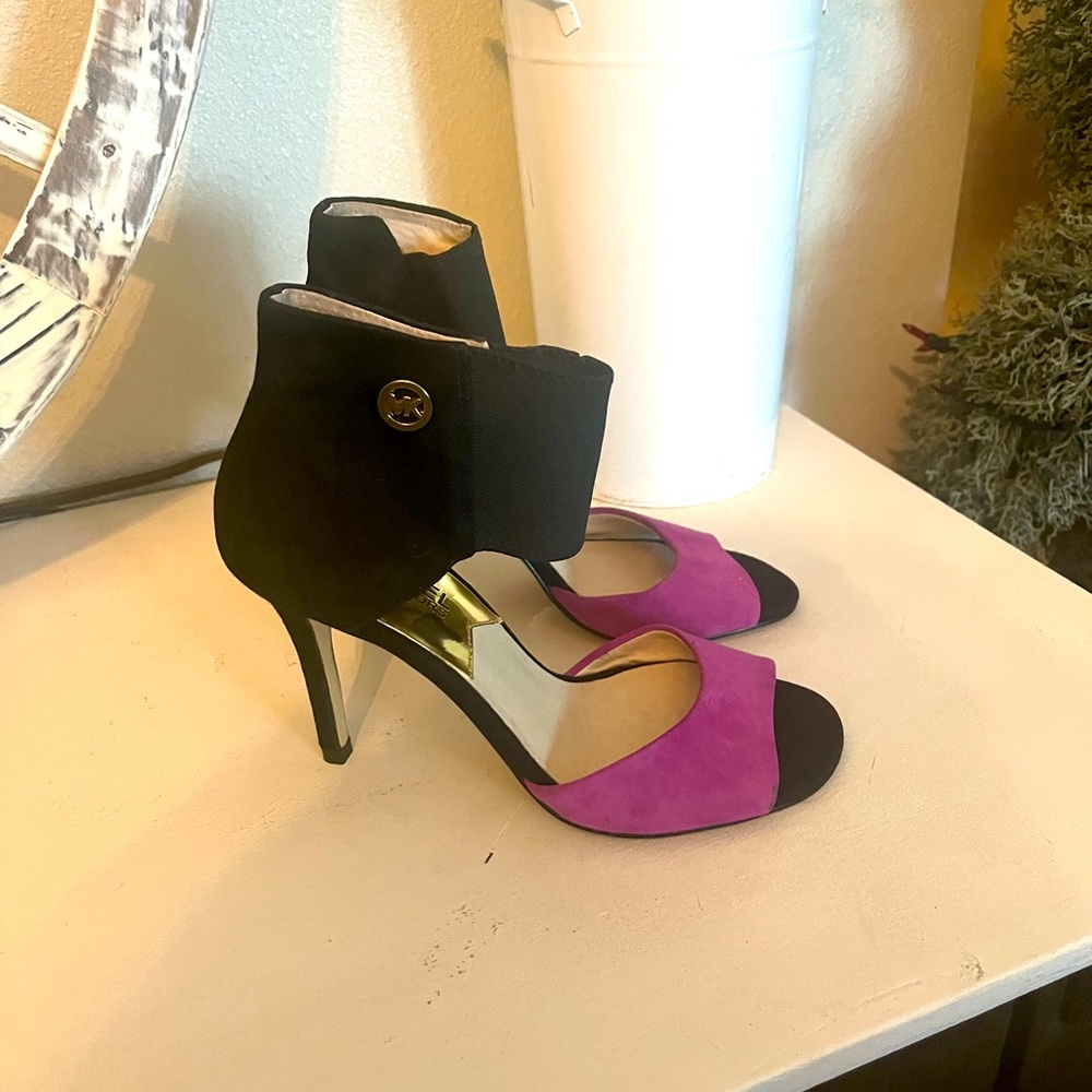 Michael Kors Sivian Bootie Suede Pomegranate heels stilettos size 6